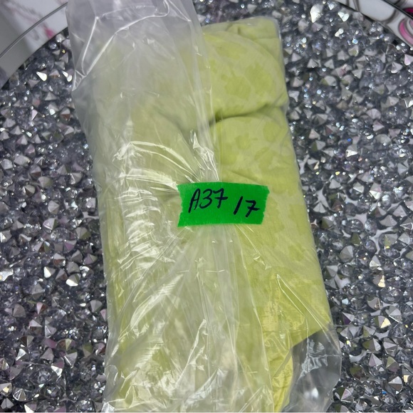 RACHEL Rachel Roy animal print cheetah leopard light neon Lime Long Sleeve Tee - Picture 9 of 9